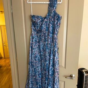 NWT beautiful multicolored formal dress from Lulus. Size XL